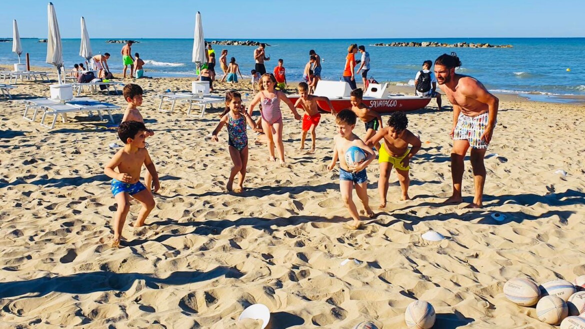 In spiaggia con la palla ovale